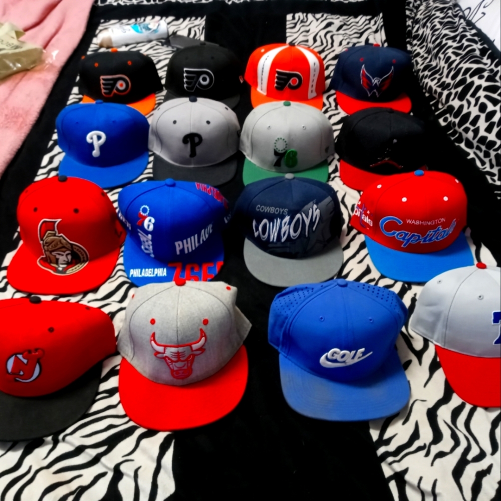 16 snapback hats $20 each